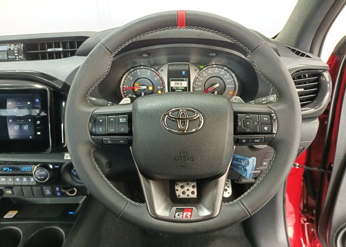 
								Toyota Hilux 2025 full									