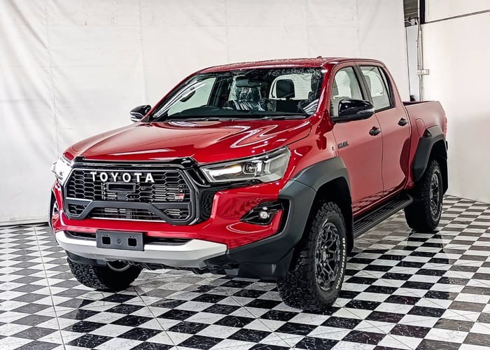
								Toyota Hilux 2025 full									